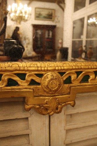 Antiquités - Miroir à fronton en bois sculpté et doré, époque Louis XVI