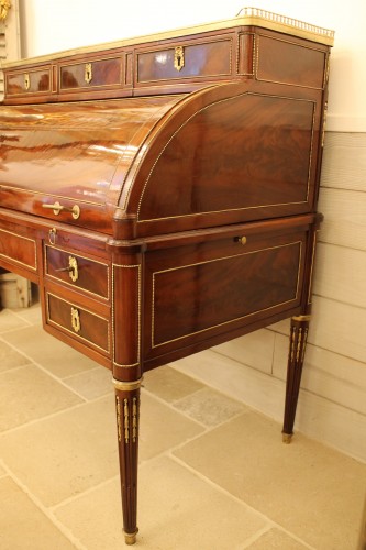 18th century - Louis XVI cylinder desk attributed to Fidelys SCHEY