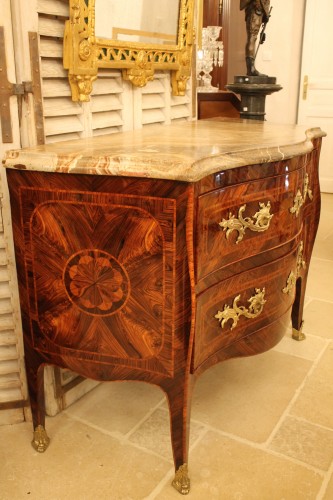 Commode marquetée, travail Napolitain du XVIIIe siècle - Mobilier Style 