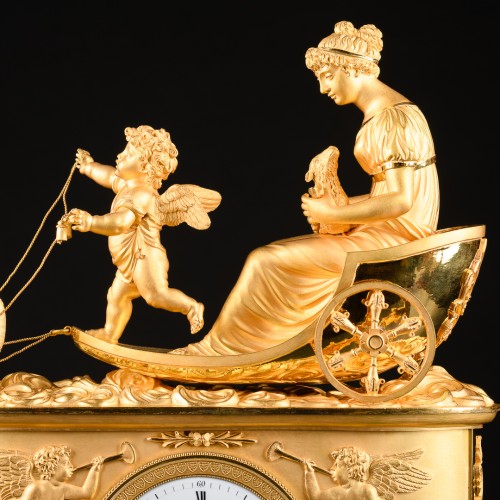 Pendule Empire, Eros et Psyché sur un char tiré par des papillons - Apollo Art & Antiques