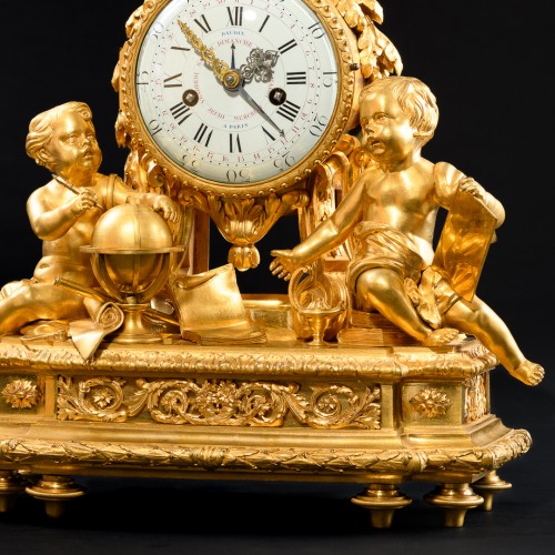 Antiquités - Pendule Louis XVI “Allégorie des sciences” d’après un modèle de Lieutaud