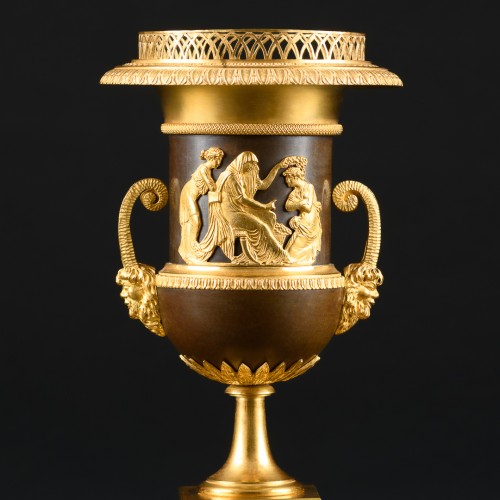 Paire de vases Empire en bronze doré et patiné - Objet de décoration Style Empire