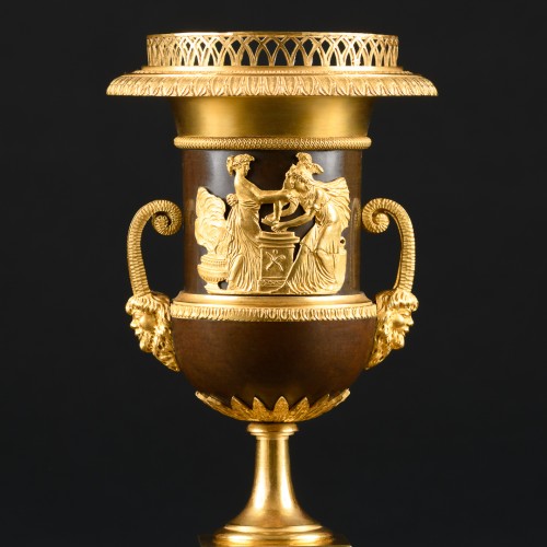 Objet de décoration Cassolettes, coupe et vase - Paire de vases Empire en bronze doré et patiné