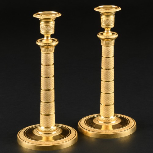 Pair Of Empire Candlesticks With Guilloche Motifs - Lighting Style Empire
