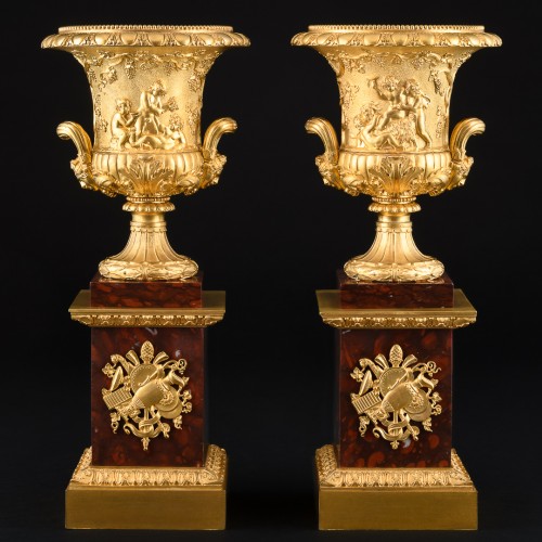 Grande paire de vases Empire Médicis avec scènes de Bacchanales - Empire