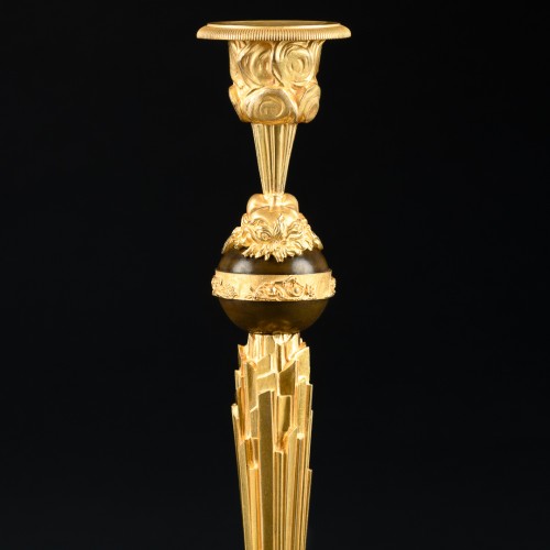 Paire de bougeoirs Empire avec Zéphyr attribuée à Claude Galle - Vers 1805 - Empire