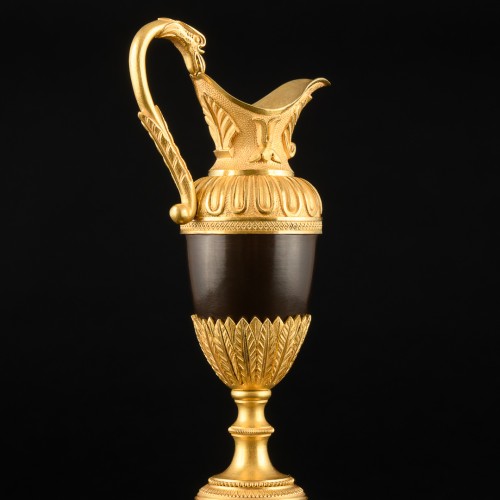 XIXe siècle - Paire de bougeoirs Empire en forme d’aiguières  vers 1810