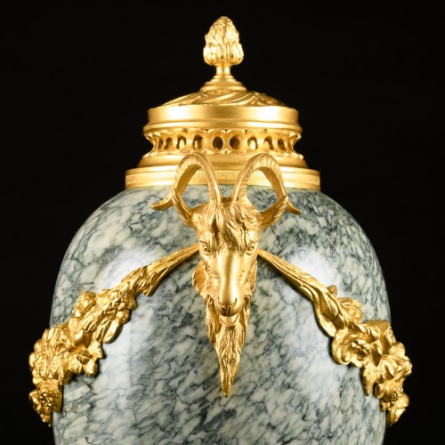 Large pair of marble and gilt bronze cassolettes circa 1850 - 