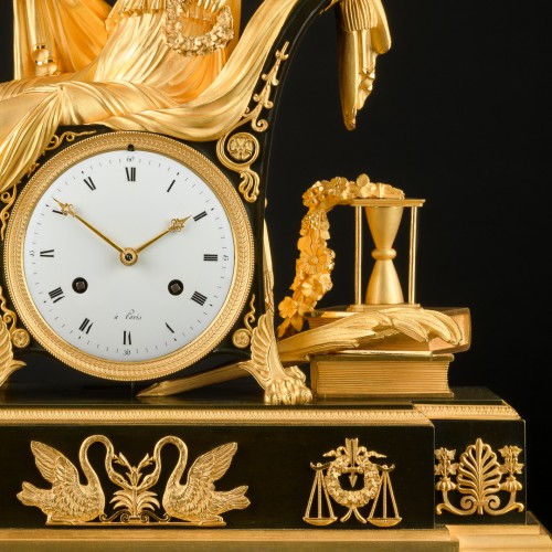 Pendule Empire «Allégorie de la sagesse » avec Prudentia, vers 1810 - Apollo Art & Antiques