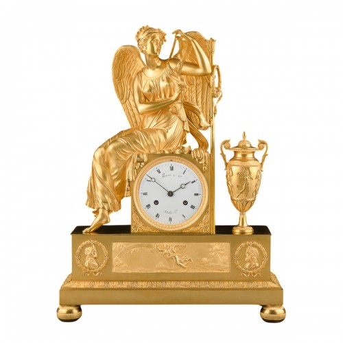 Pendule Empire mythologique « Iris attachant ses ailes » signée Thomire