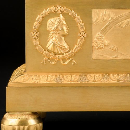 Pendule Empire mythologique « Iris attachant ses ailes » signée Thomire - Apollo Art & Antiques