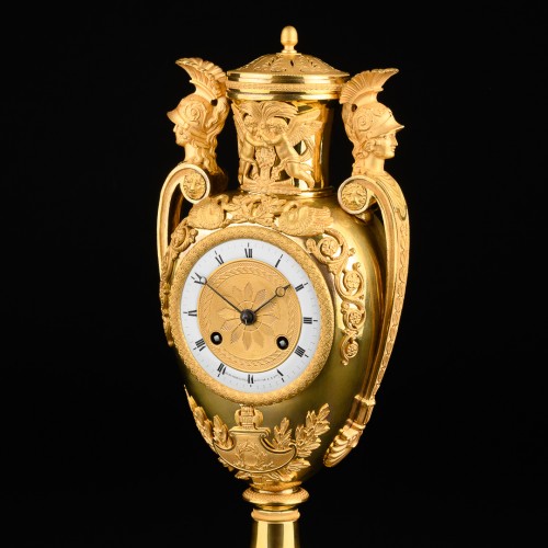 19th century - Empire vase-shaped mantel clock with Roman soldier busts