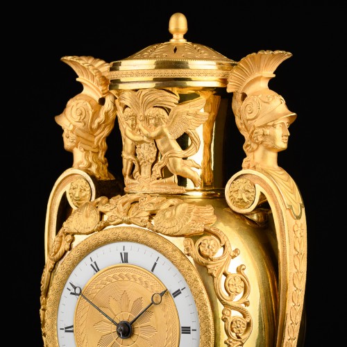 Empire vase-shaped mantel clock with Roman soldier busts - Empire