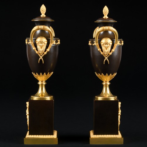 Paire de cassolettes bougeoirs à double usage d’époque Consulat vers 1799 - Apollo Art & Antiques