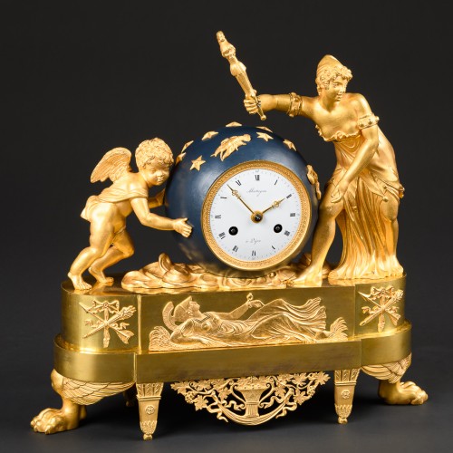 Pendule allégorique Empire L’amour qui déplace les cieux - Apollo Art & Antiques