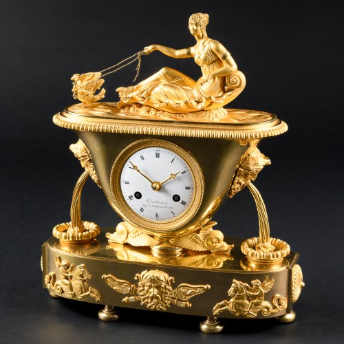 Antiquités - Empire Vase Clock With Venus In Her Chariot