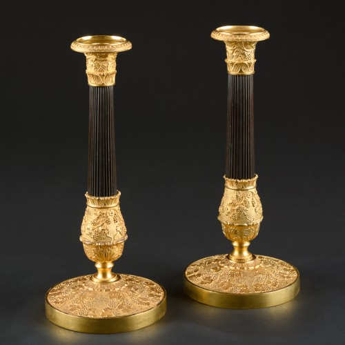 Luminaires Bougeoirs et Chandeliers - Paire de bougeoirs Restauration en bronze doré et patiné