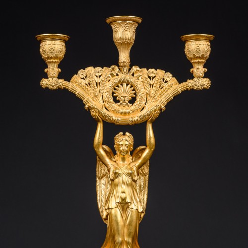 Paire de candélabres aux Victoires Ailées d’époque Empire - Apollo Art & Antiques