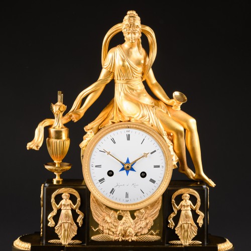 Pendule Mythologique “Hébé Échanson” Époque Directoire 1795-1799 - Horlogerie Style Directoire