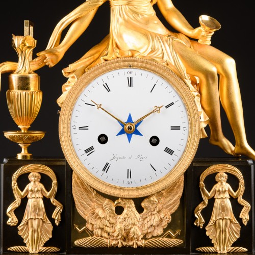 Horlogerie Pendule - Pendule Mythologique “Hébé Échanson” Époque Directoire 1795-1799