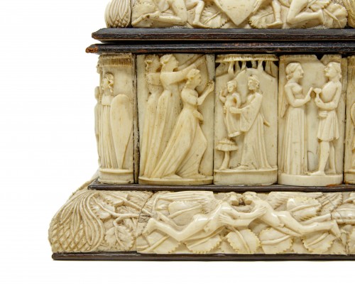 11th to 15th century - Embriachi Workshop (15th Century)  Casket with life of Paris' life scenes  