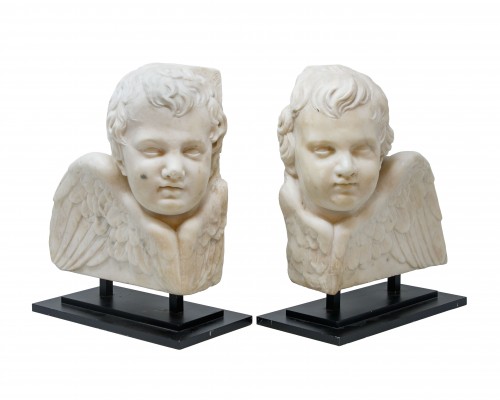 Paire de têtes de cherubins ailés, Marbre XVIIIe siècle