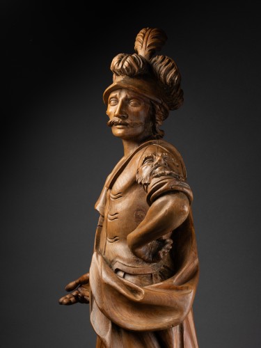 XVIIe siècle - Saint Florian – Sculpture en pin cembro, travail alpin France ou Italie du 17e siècle