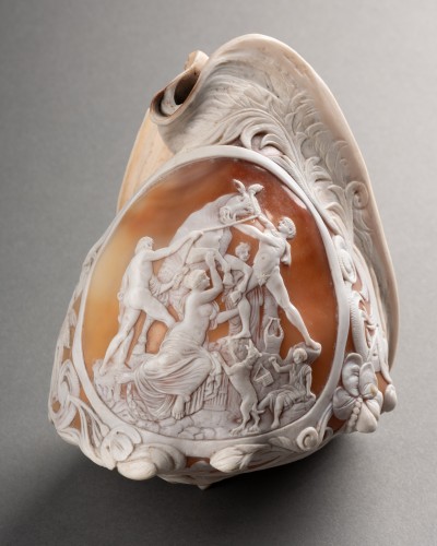 Le taureau Farnese, coquillage sculpté en camée - Giovanni Sabbato - Galerie Thierry Matranga