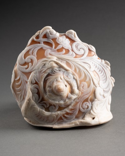 Le taureau Farnese, coquillage sculpté en camée - Giovanni Sabbato - 