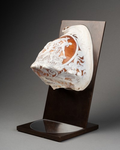 Antiquités - Le taureau Farnese, coquillage sculpté en camée - Giovanni Sabbato