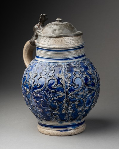 Pichet en grès émaillé bleu du XVIIe siècle - Céramiques, Porcelaines Style 