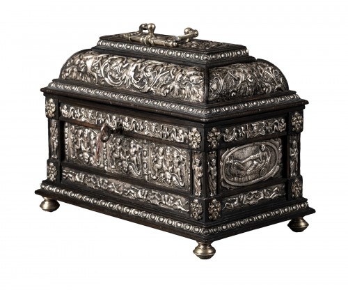Box in blackened wood and silver metal with Renaissance decor