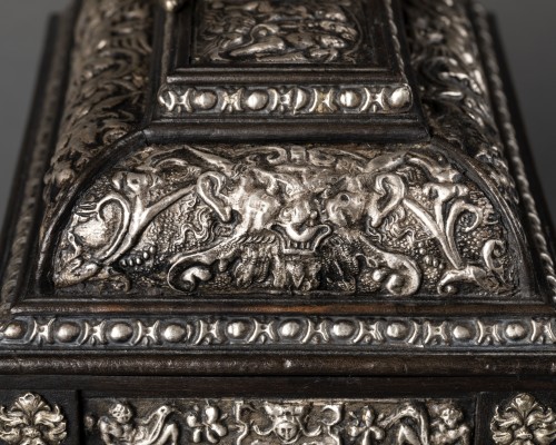 19th century - Box in blackened wood and silver metal with Renaissance decor