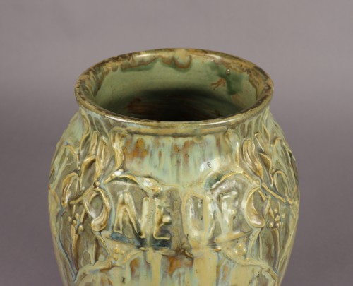 Céramiques, Porcelaines  - Vase au gui l'an neuf par Mougin