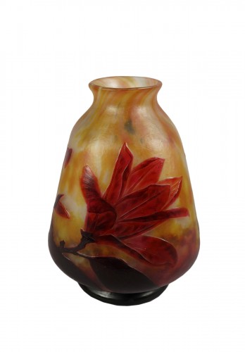 Daum - Vase with magnolias