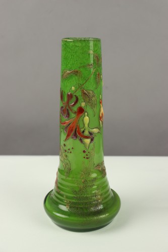 Art nouveau - Emile Gallé - Vase à décor de fleurs émaillées