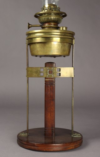 Lampe à pétrole de table par Gustave Serrurier-Bovy - Luminaires Style Art nouveau