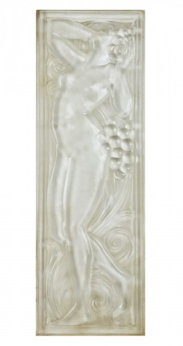 Figurine and grapes by René Lalique (1860-1945)