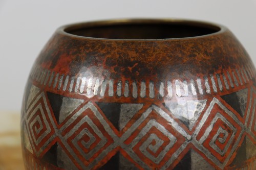 Antiquités - Vase with geometrical decor by Claudius Linossier