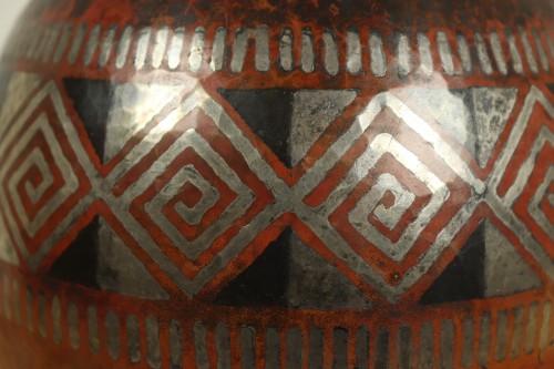 Antiquités - Vase with geometrical decor by Claudius Linossier