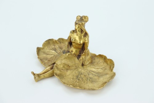 Objet de décoration Cassolettes, coupe et vase - Femme géranium par Raoul Larche (1860-1912)