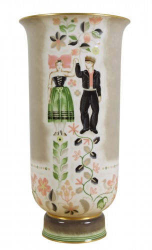 Vase aux alsaciens, Manufacture Nationale de Sèvres