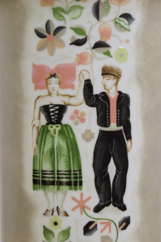 Céramiques, Porcelaines  - Vase aux alsaciens, Manufacture Nationale de Sèvres