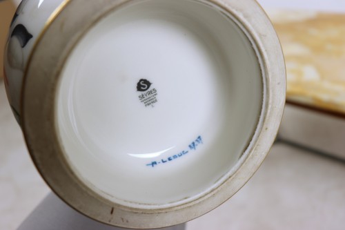 Antiquités - Vase aux alsaciens, Manufacture Nationale de Sèvres