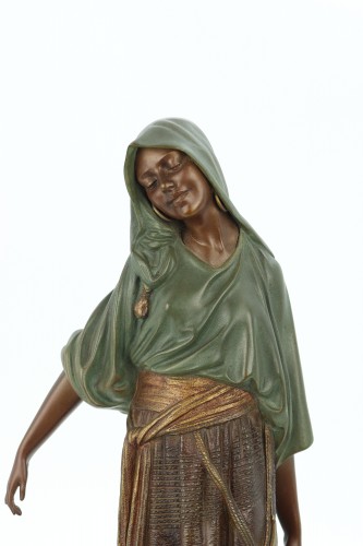 Art Déco - The water carrier by Demetre Chiparus