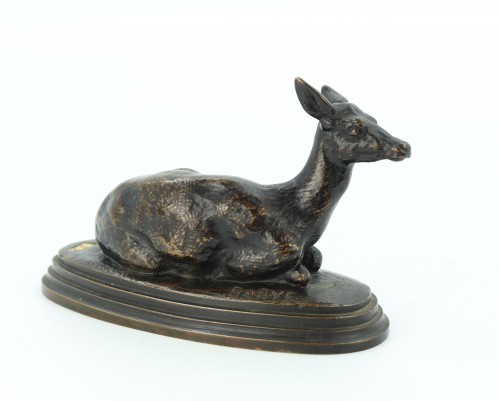 Sculpture Sculpture en Bronze - Biche couchée par Antoine-Louis BARYE (1795-1875)
