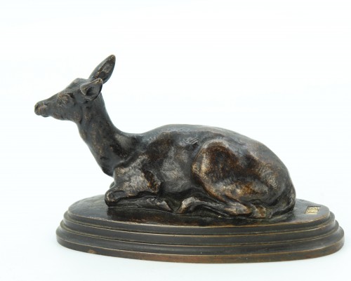 XIXe siècle - Biche couchée par Antoine-Louis BARYE (1795-1875)
