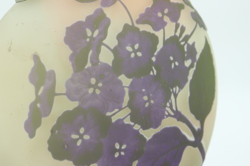 Vase Gallé à anses appliquées à décor aux hortensias - Art Revival