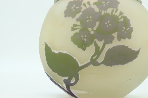 XXe siècle - Vase Gallé à anses appliquées à décor aux hortensias