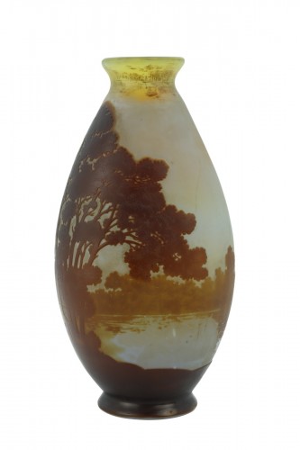 Vase Gallé à décor de paysage lacustre
